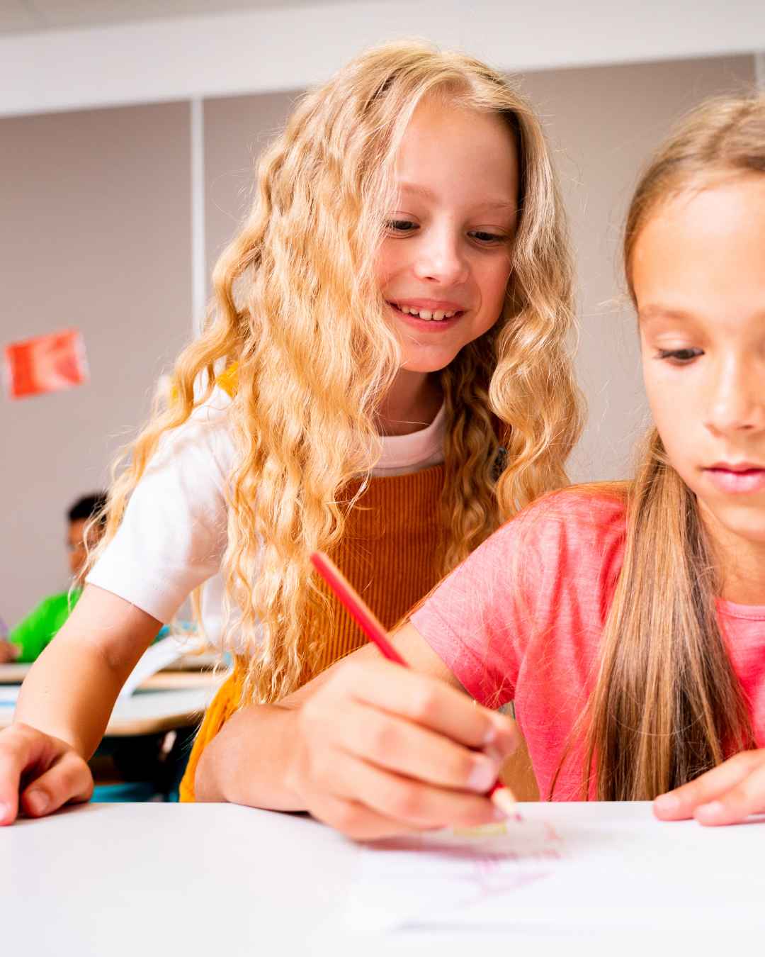 Meisje uit groep 7 dat aan het oefenen is