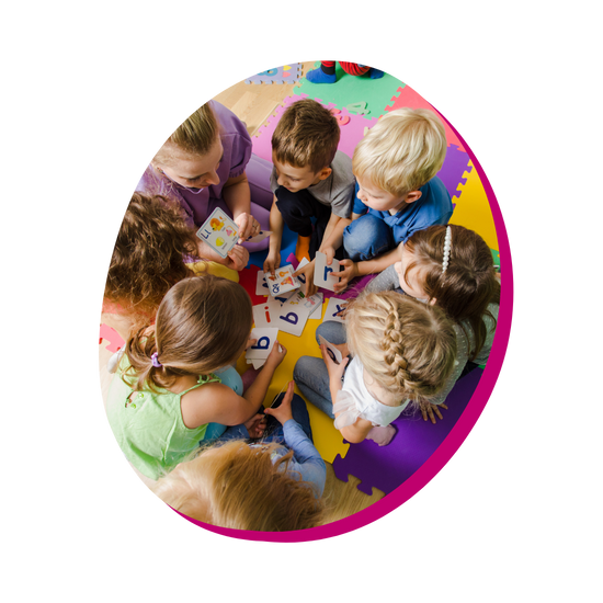 Kinderen die spelenderwijs aan het leren zijn